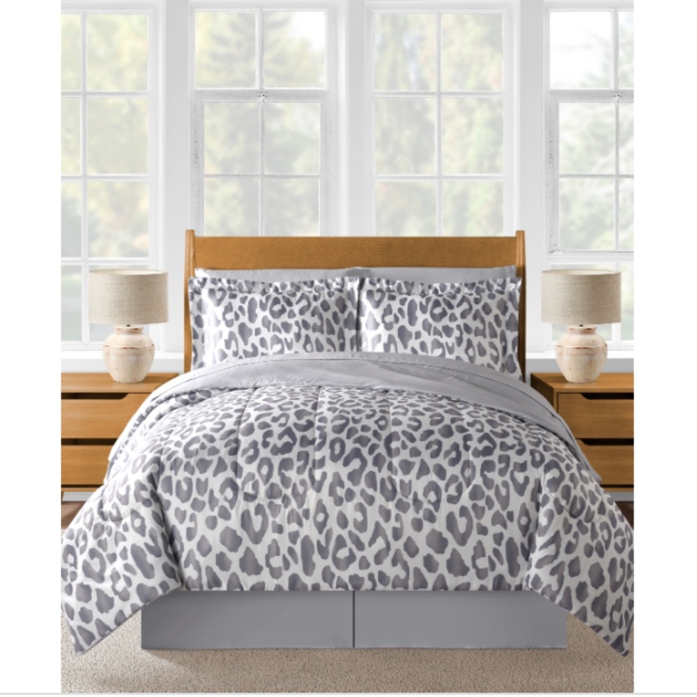 Sunham Greyscale Cheetah Grey 8-Pc Comforter Sets